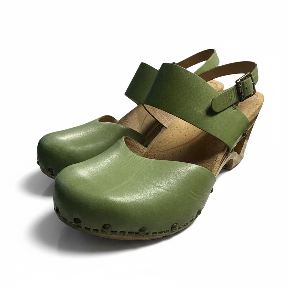 Dansko Green Leather Slingback Clog Buckle Strap Wooden Heel Sandals Size 38/7